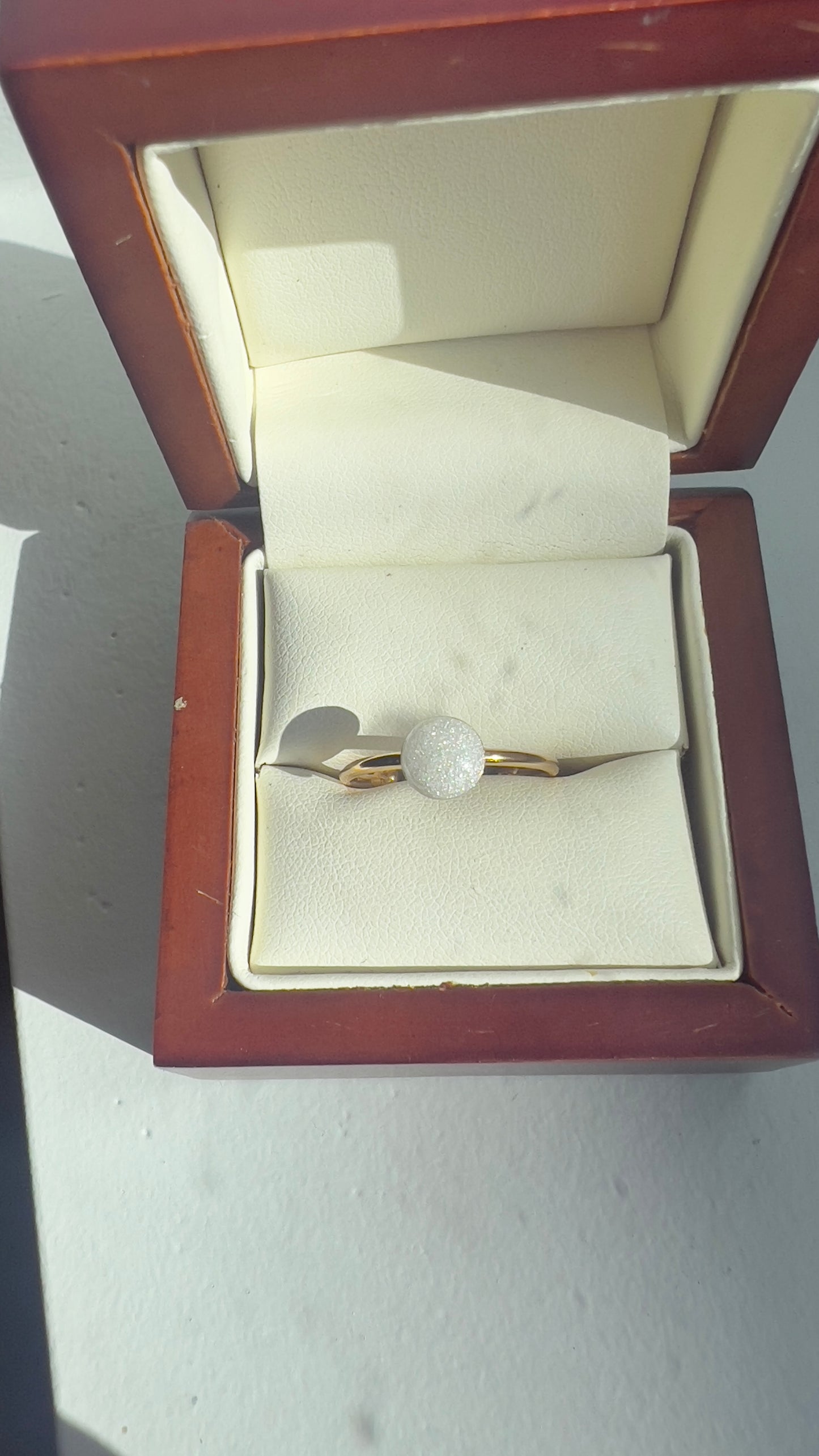 Adjustable round ring