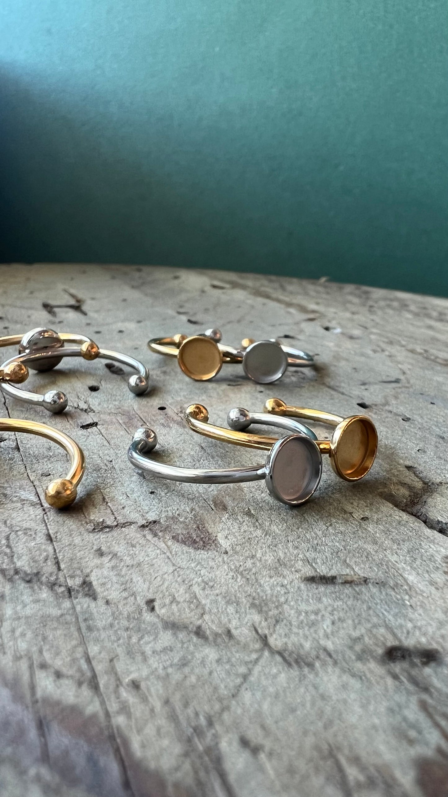Adjustable round ring