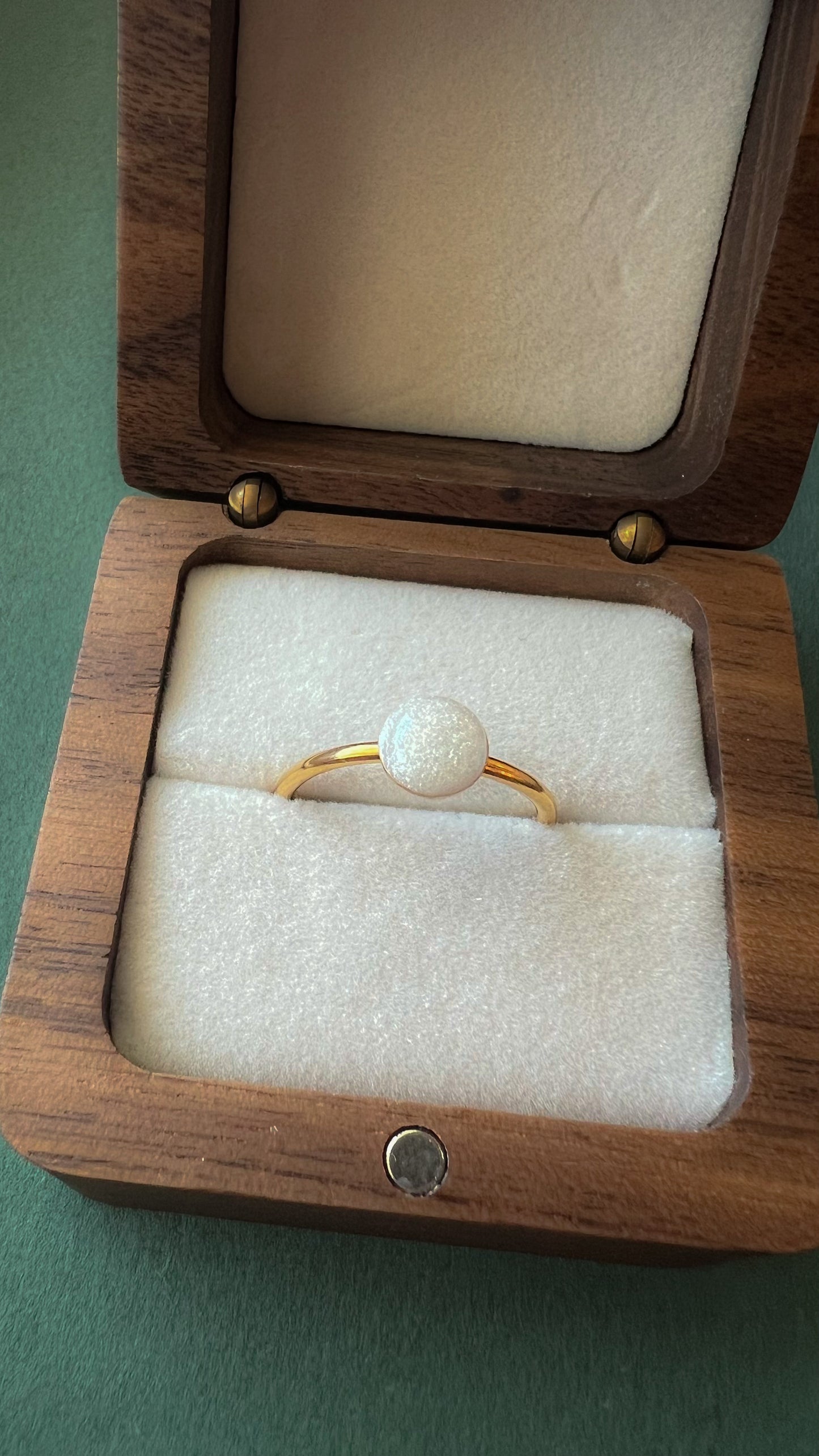 Adjustable round ring